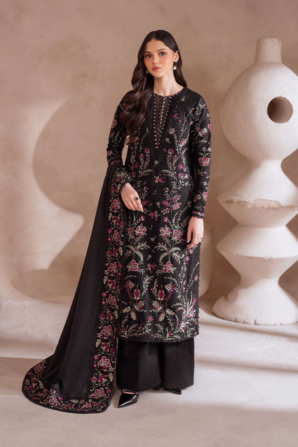 UE-380 Embroidered Khaddar - Iznik