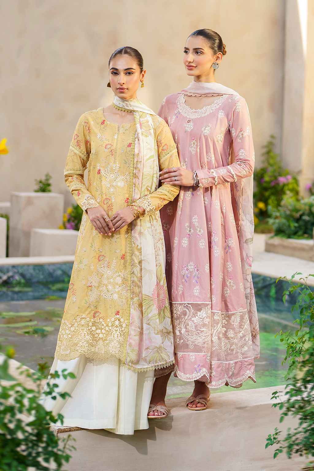 SFL-08 Embroidered Lawn - Iznik