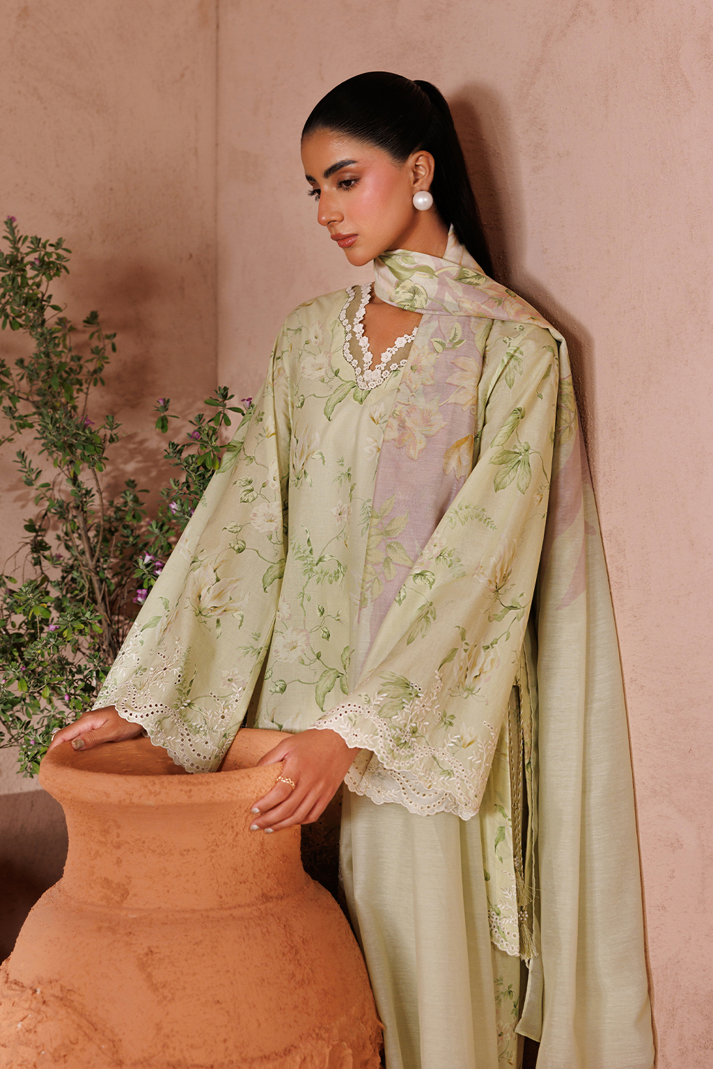 UE-707 Embroidered Lawn