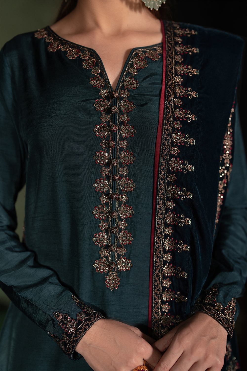 IV-50 Embroidered Velvet - Iznik