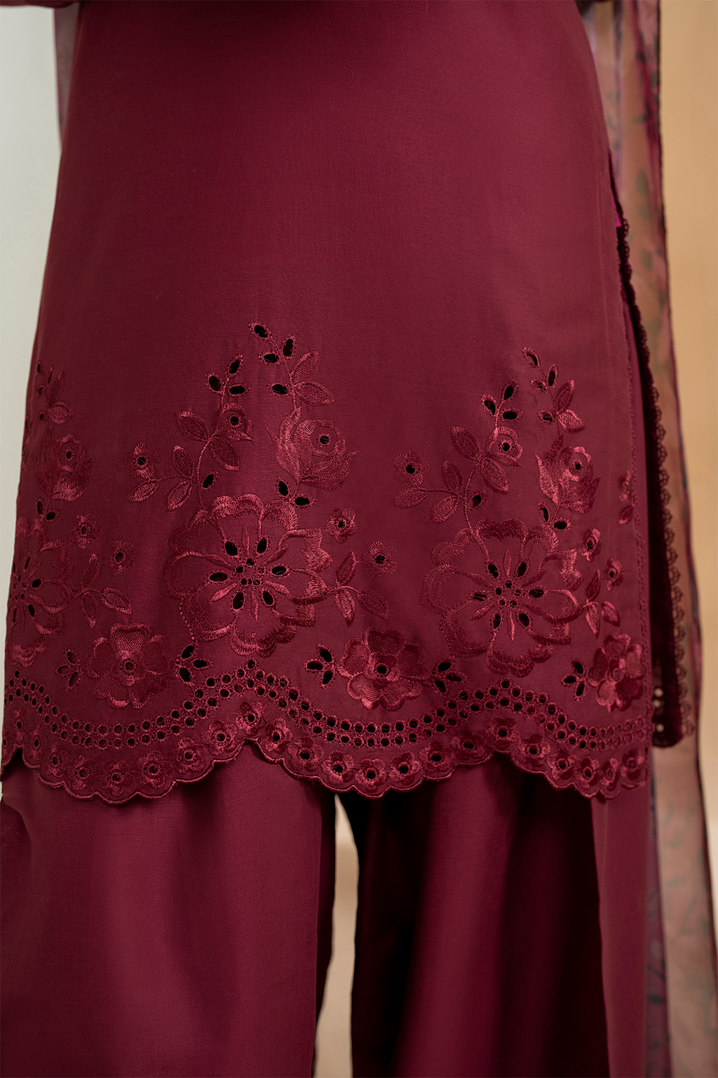 UE-484 Embroidered Lawn