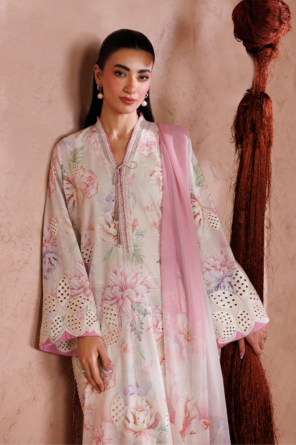 UE-712 Embroidered Lawn Main image