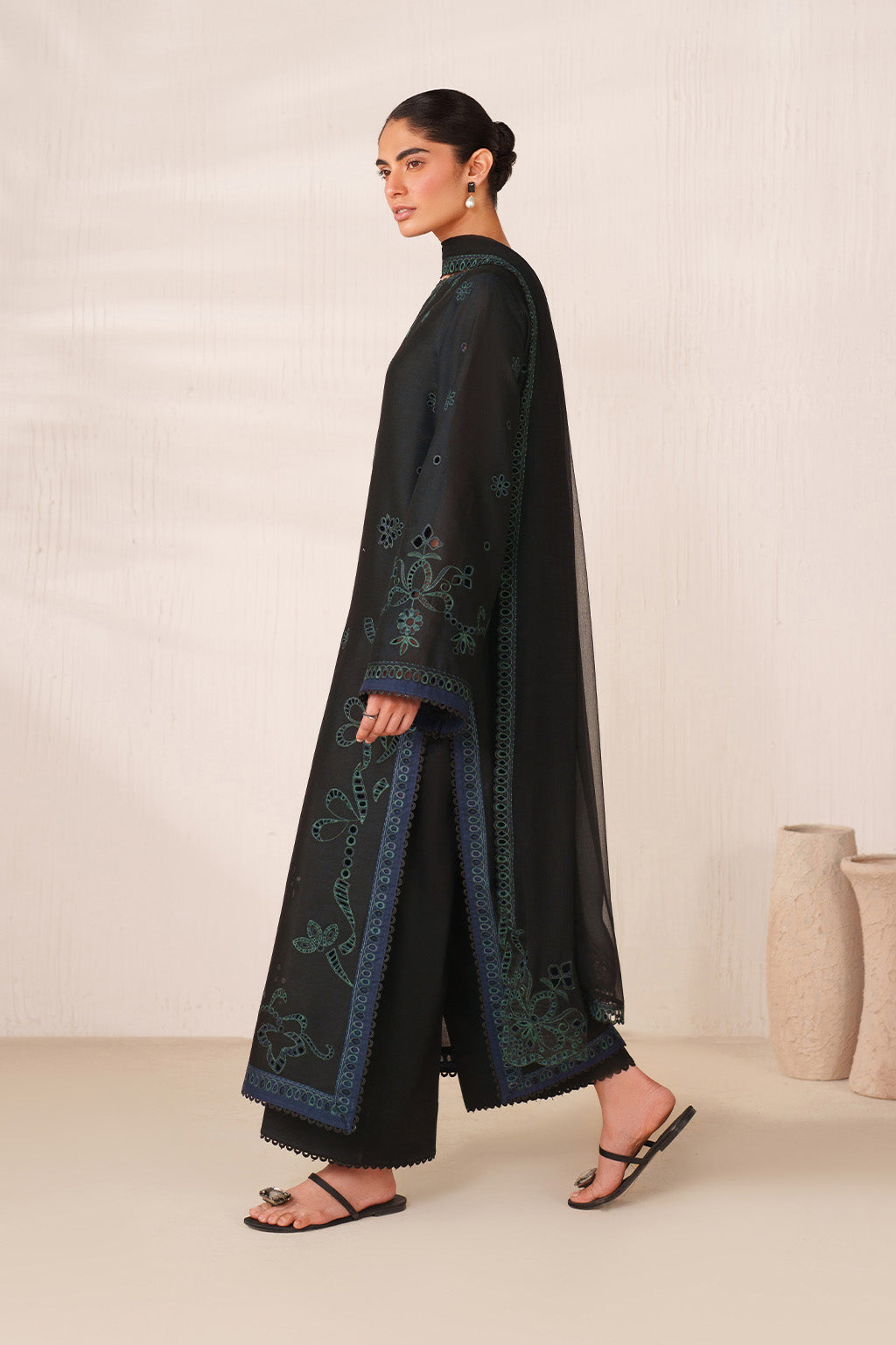 UE-628 Embroidered  Lawn - Iznik