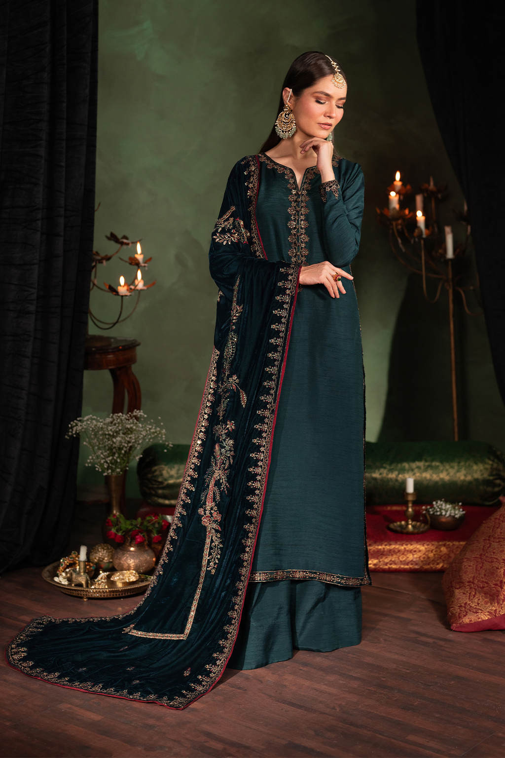 IV-50 Embroidered Velvet - Iznik