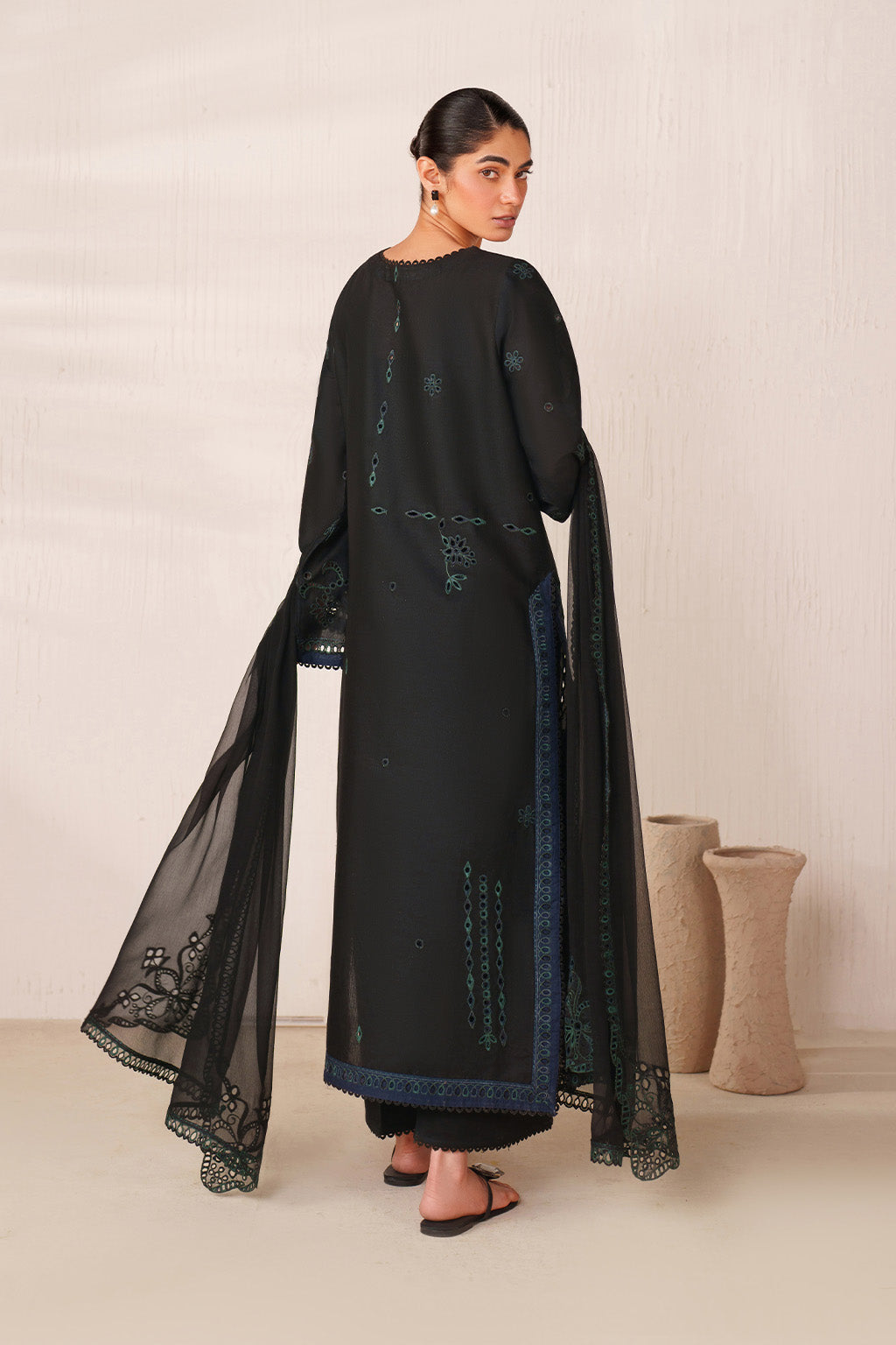 UE-628 Embroidered  Lawn - Iznik