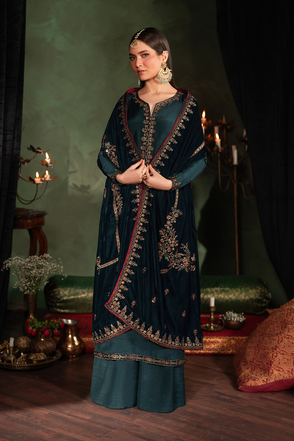 IV-50 Embroidered Velvet - Iznik