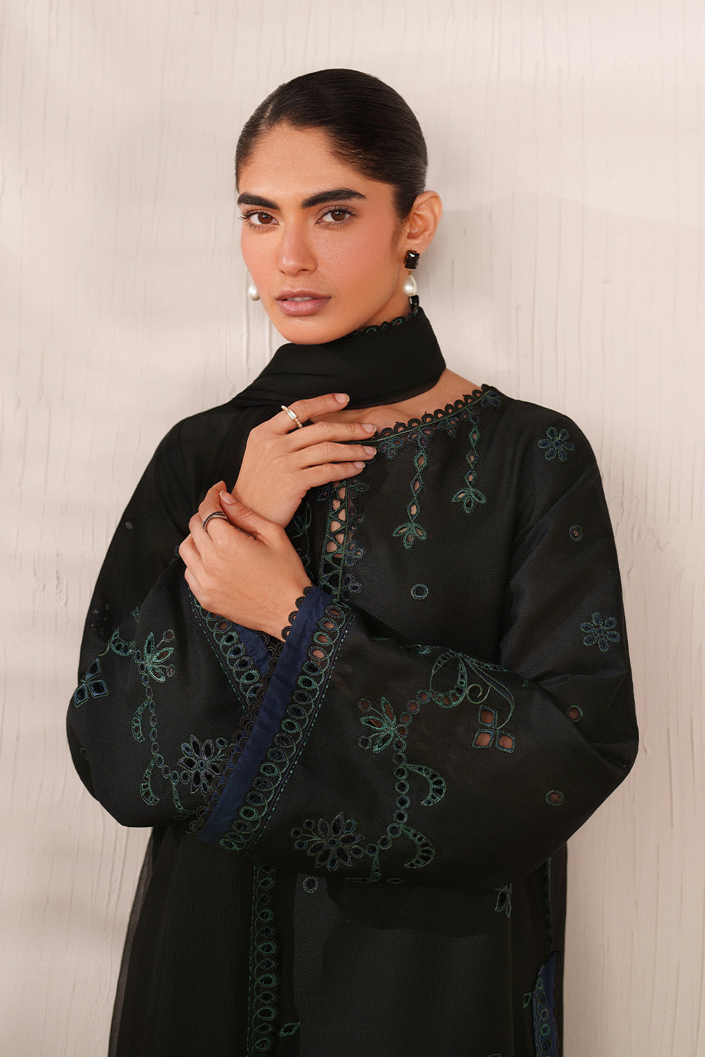 UE-628 Embroidered  Lawn - Iznik