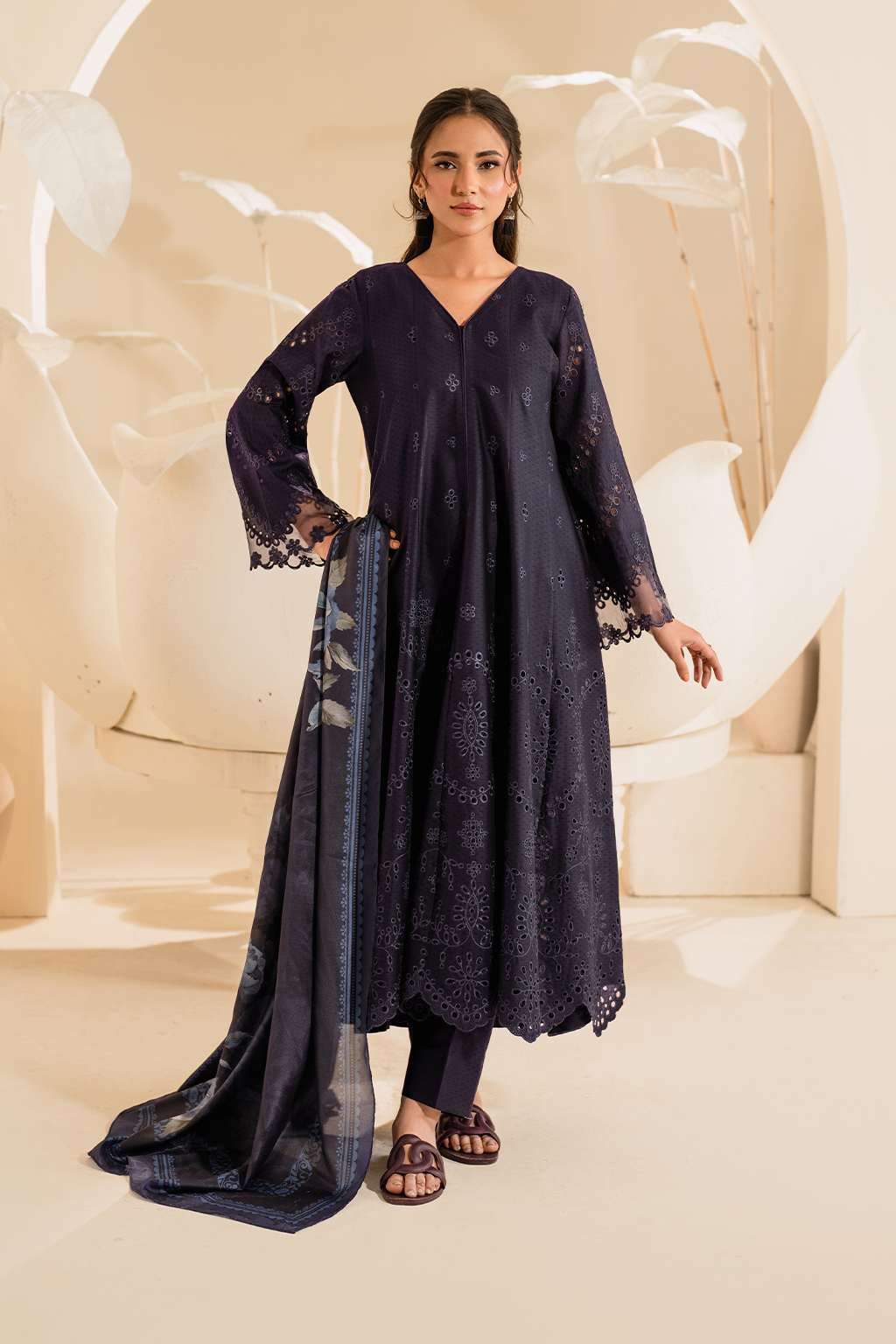 UE-427 Embroidered Textured Lawn - Iznik