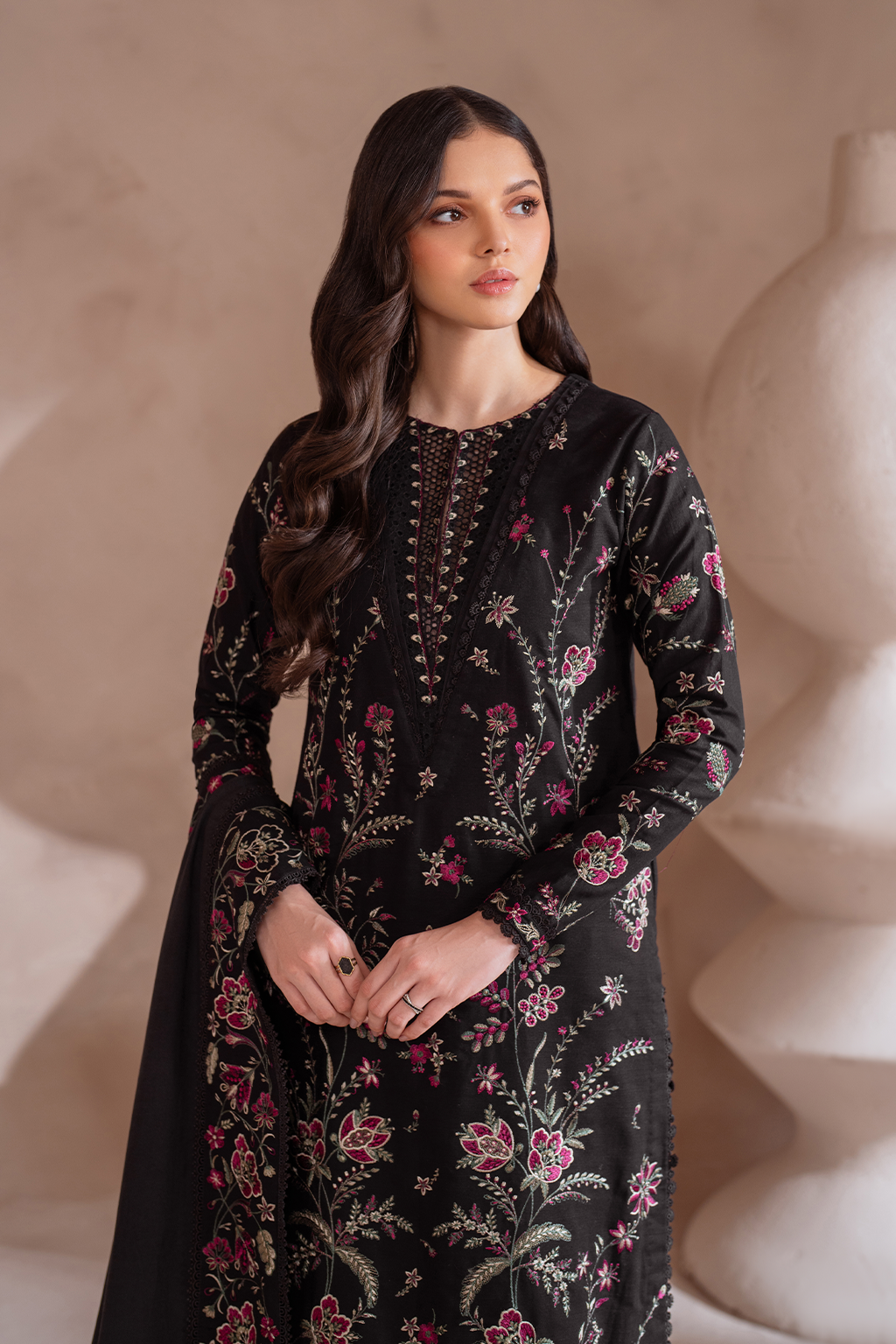 UE-380 Embroidered Khaddar - Iznik