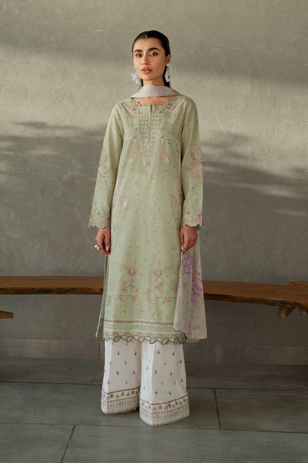 UE-405 Embroidered Lawn - Iznik