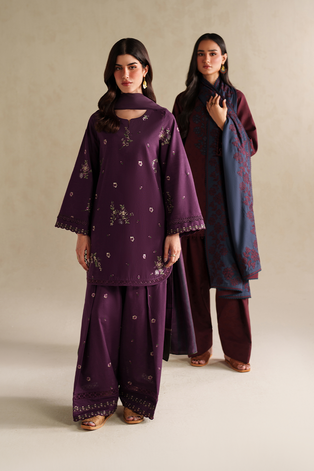 UE-576 Embroidered Khaddar - Iznik