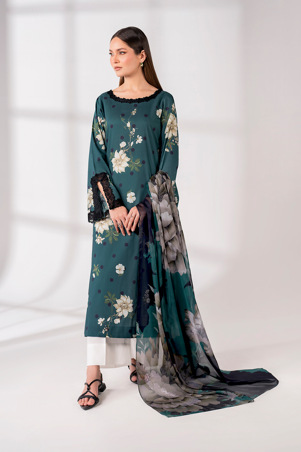 UE-281 Printed Lawn - Iznik Main image