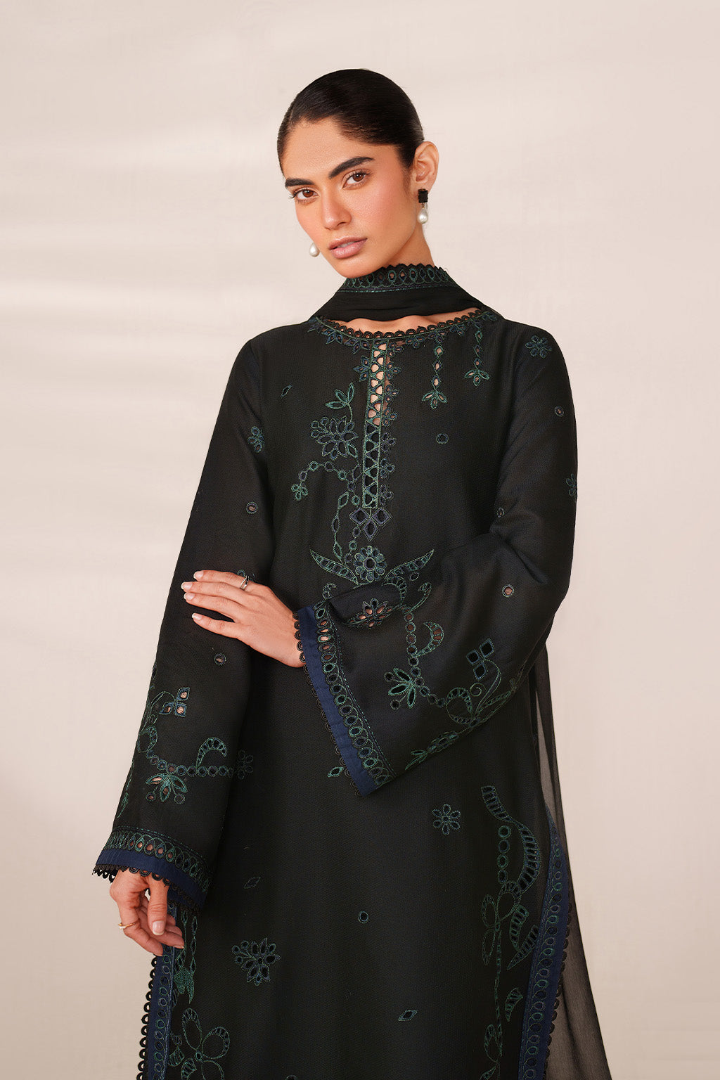 UE-628 Embroidered  Lawn - Iznik Main image