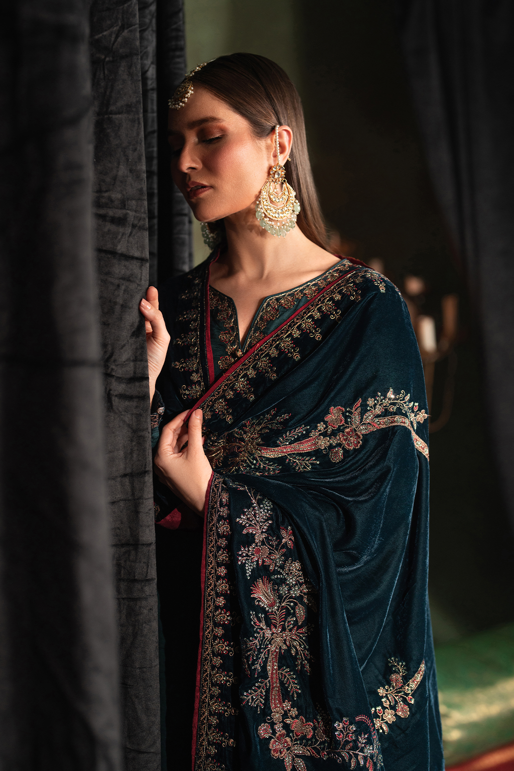 IV-50 Embroidered Velvet - Iznik