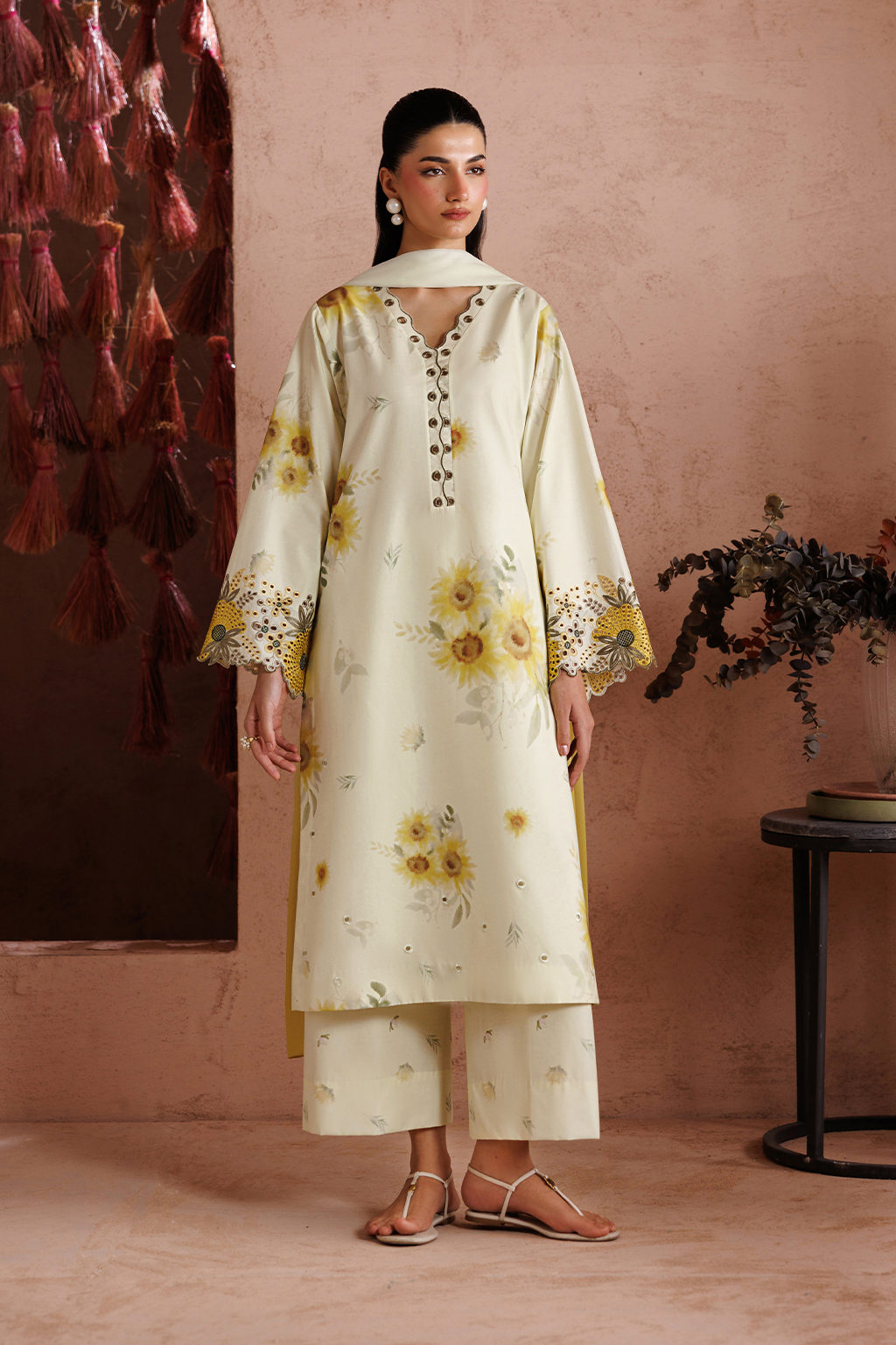 UE-711 Embroidered Lawn Main image