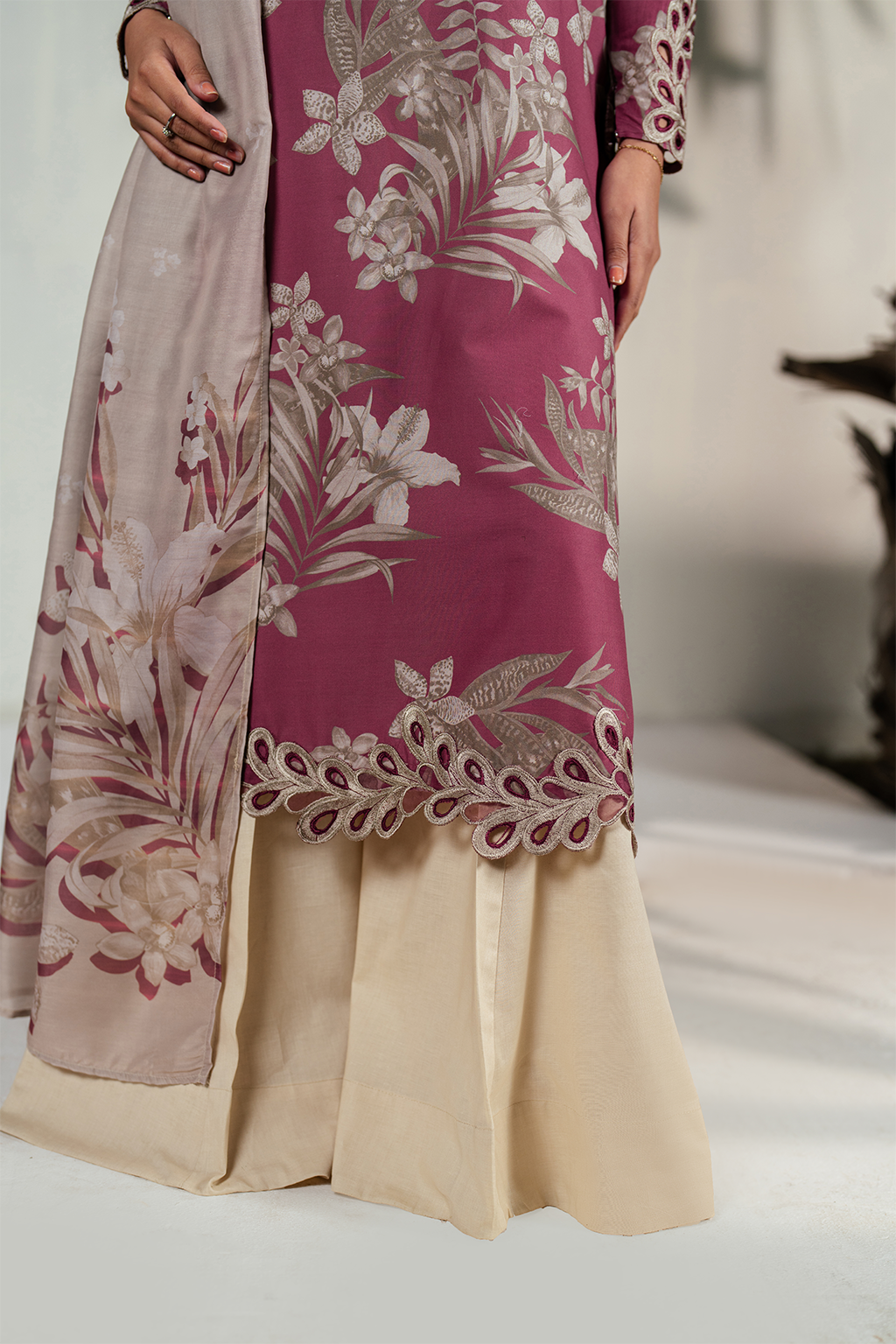 UE-396 Printed Lawn - Iznik