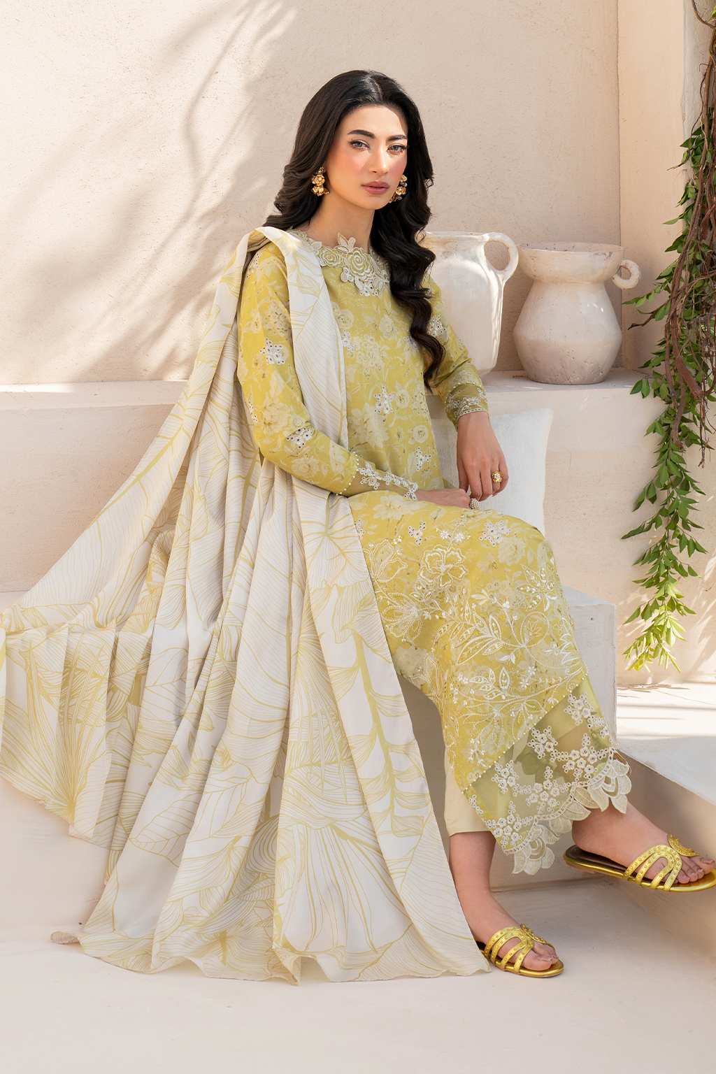 Embroidered Lawn dress - Iznik