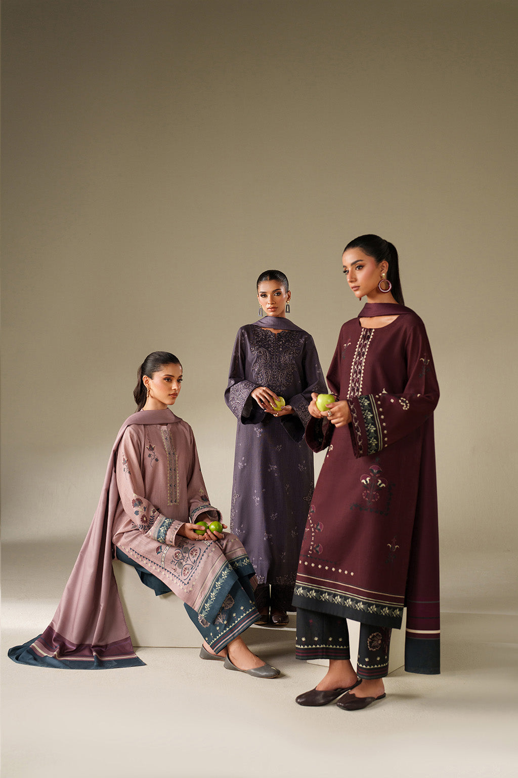 UE-558 Printed Khaddar - Iznik