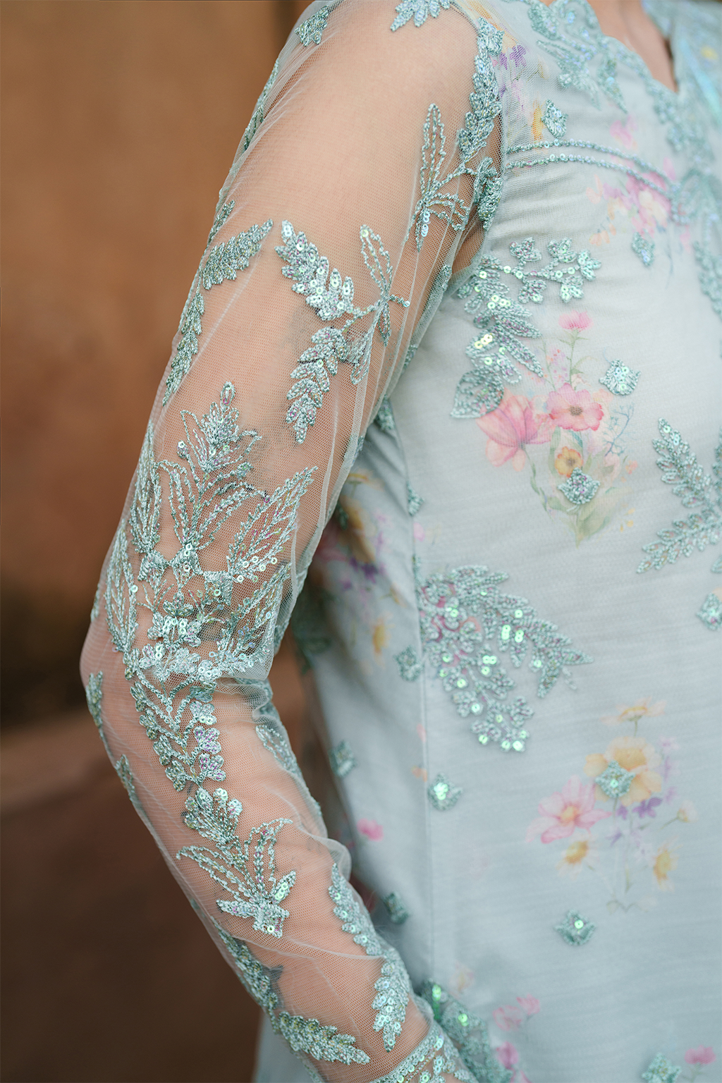 UE-535 Embroidered Net - Iznik