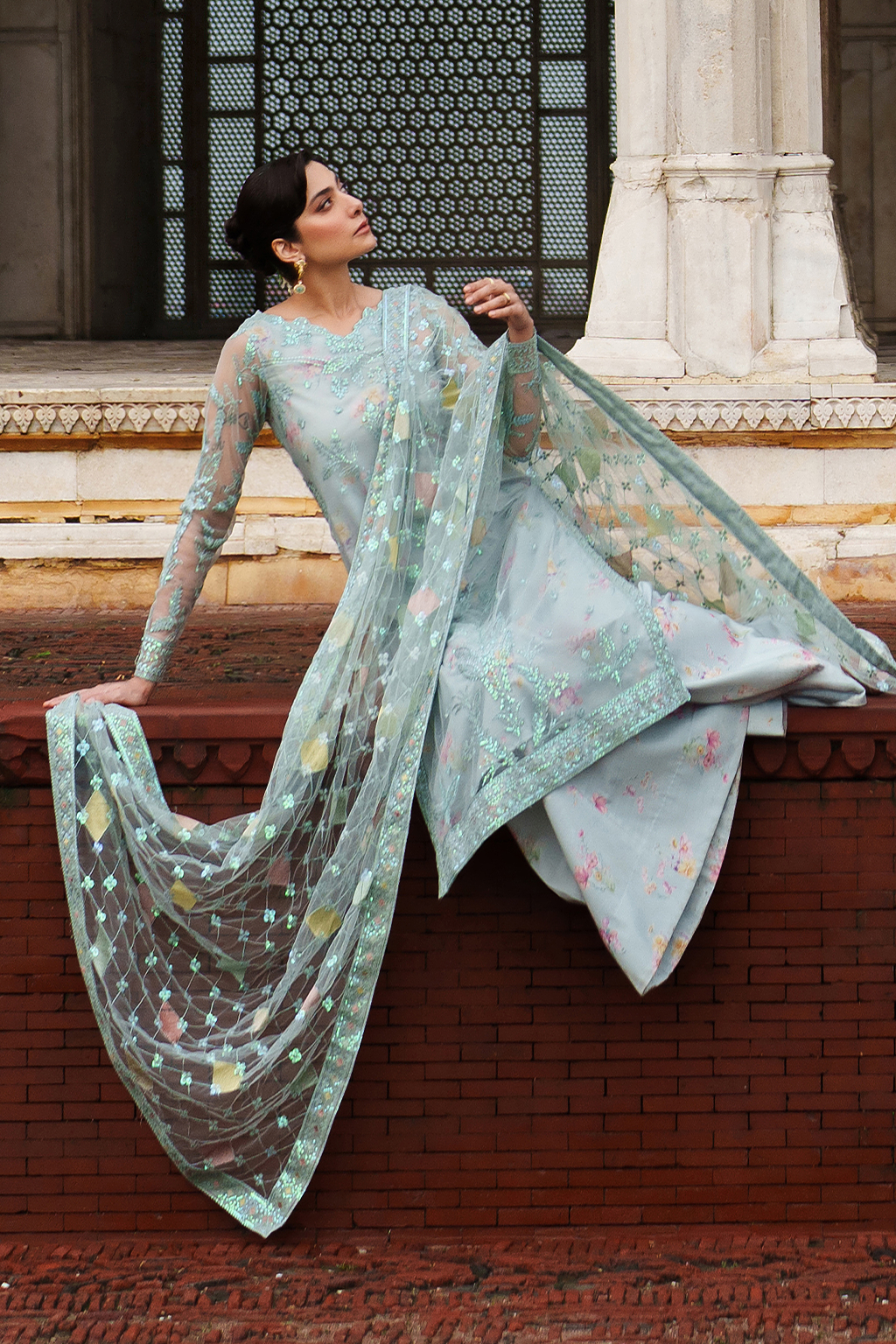 UE-535 Embroidered Net - Iznik