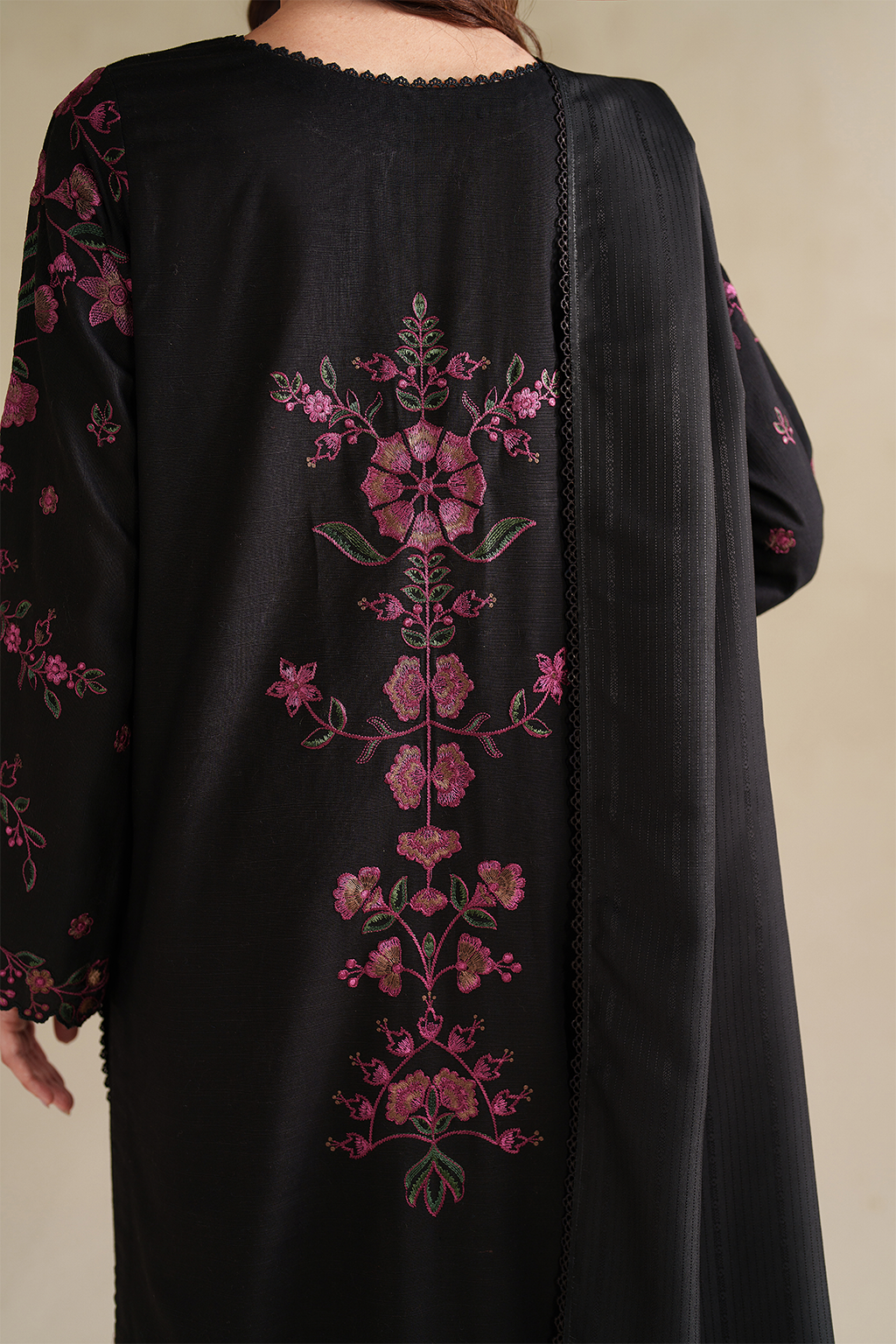 UE-585 Embroidered Khaddar - Iznik