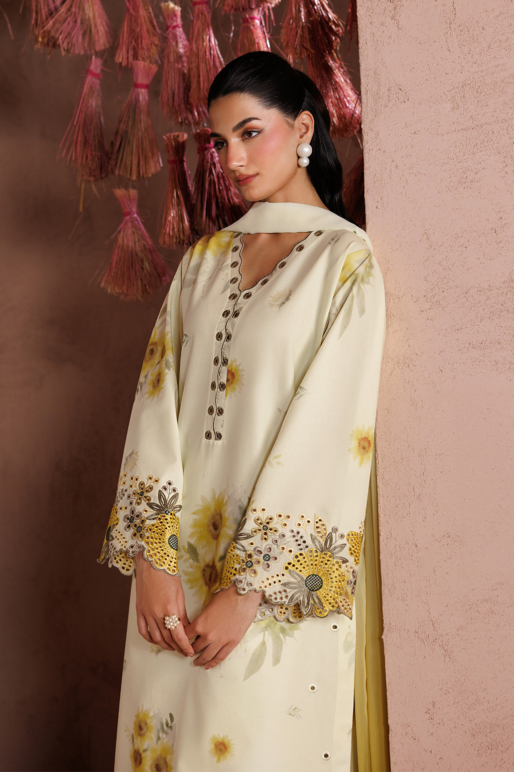 UE-711 Embroidered Lawn