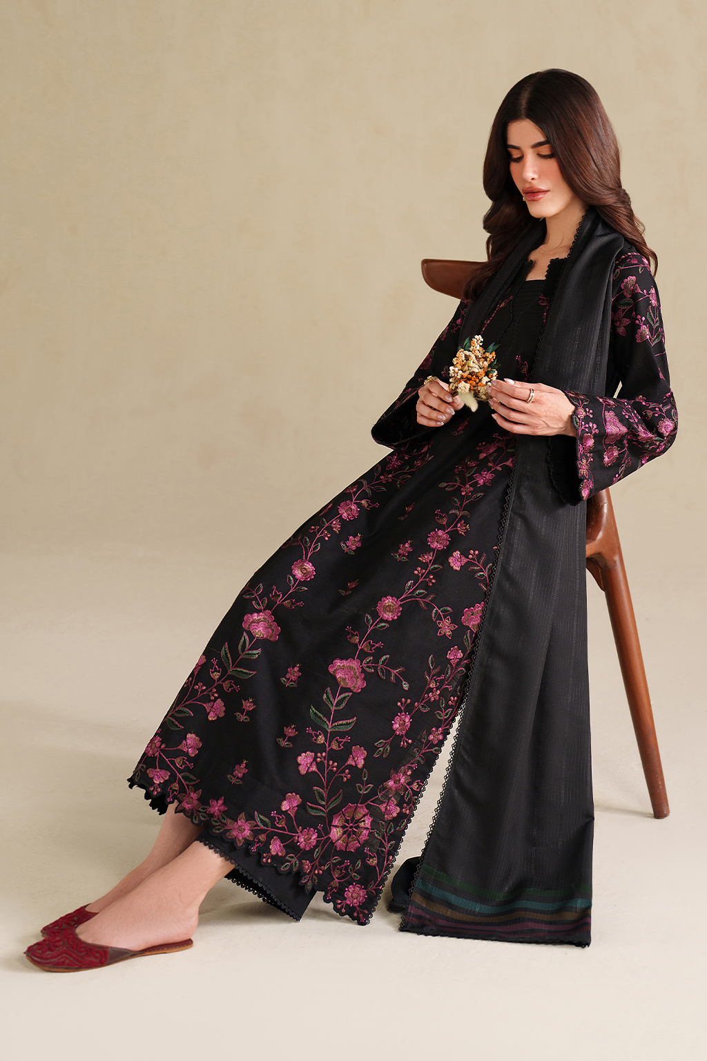 UE-585 Embroidered Khaddar - Iznik