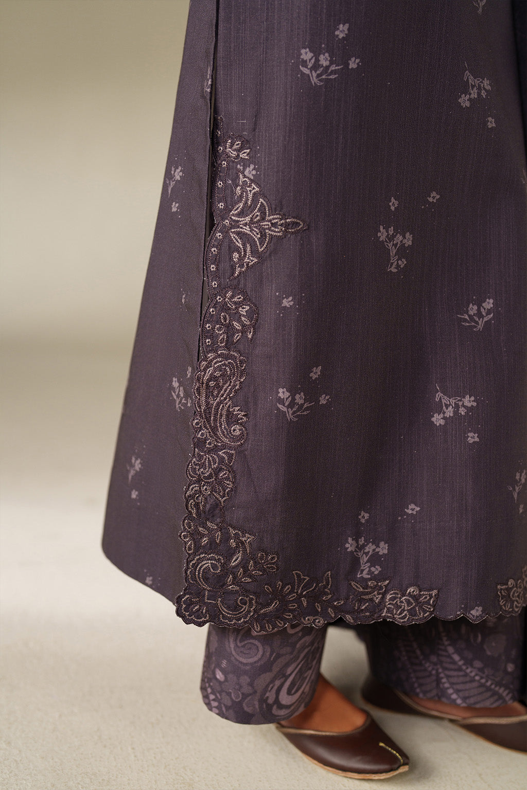 UE-558 Printed Khaddar - Iznik