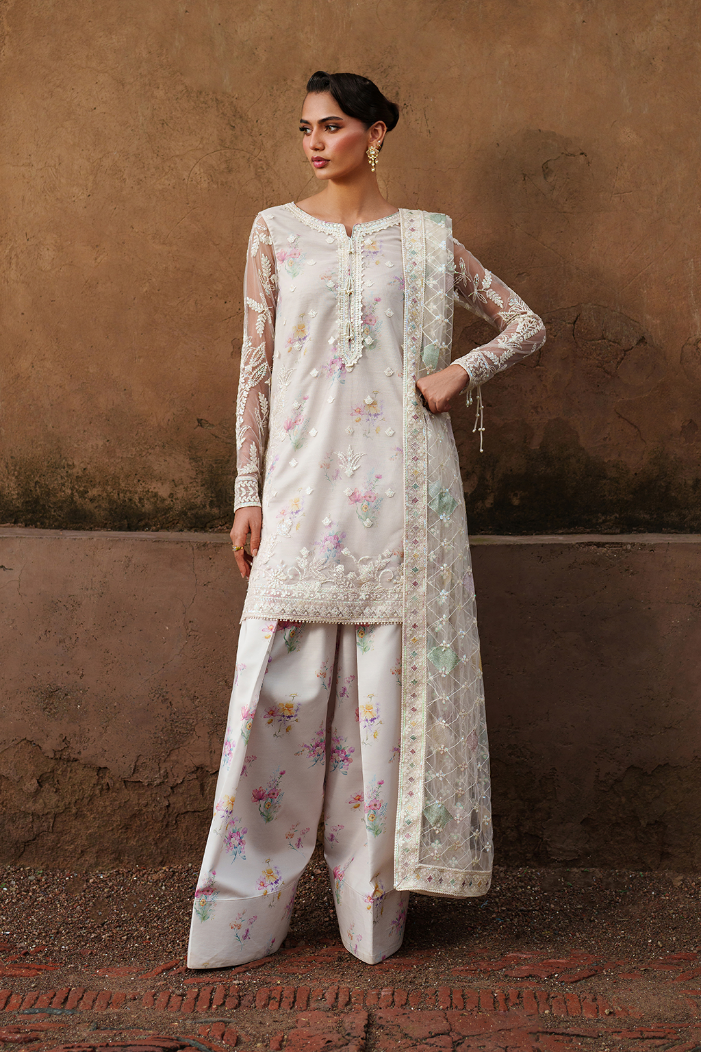UE-534 Embroidered Net - Iznik