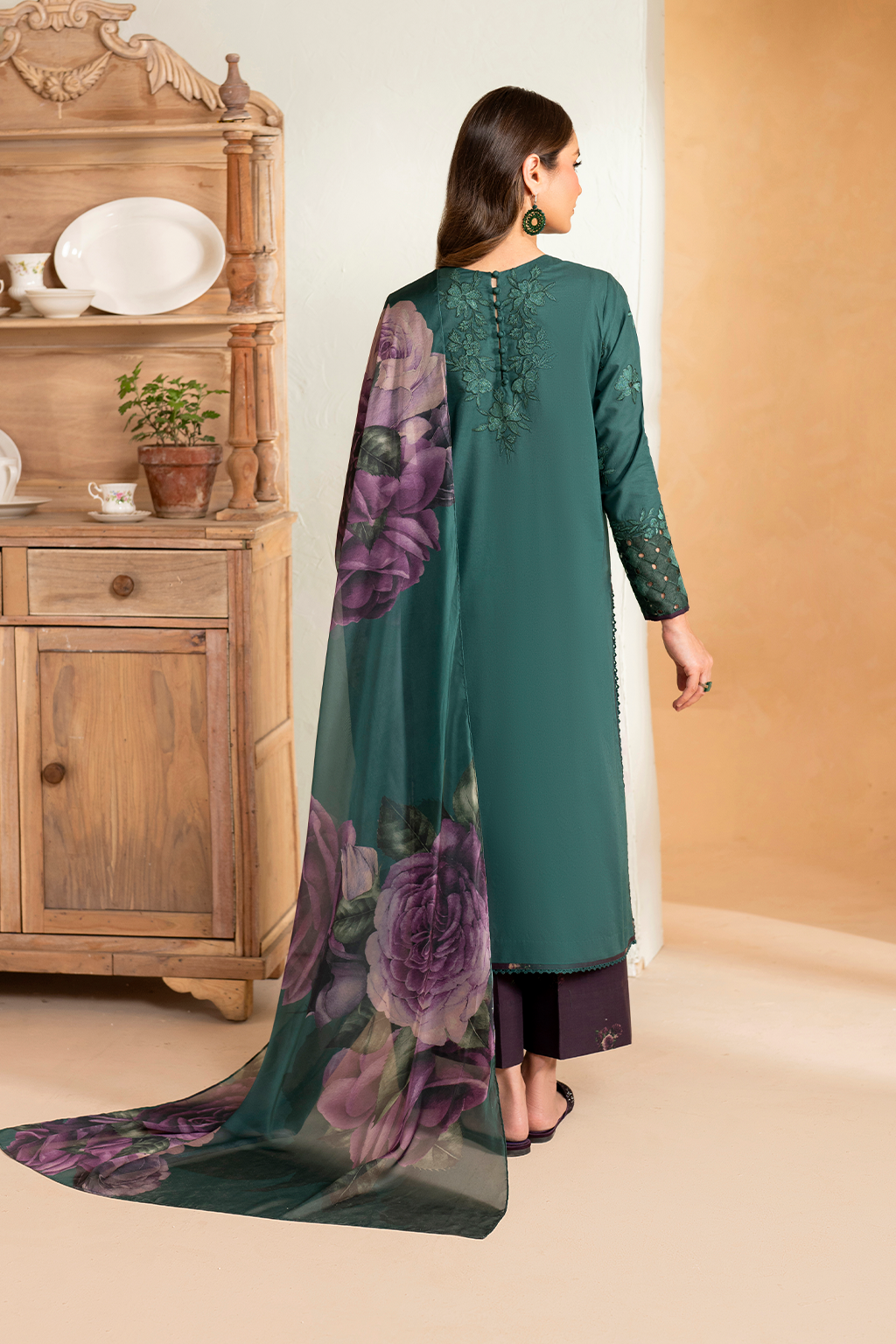 UE-468 Embroidered Lawn