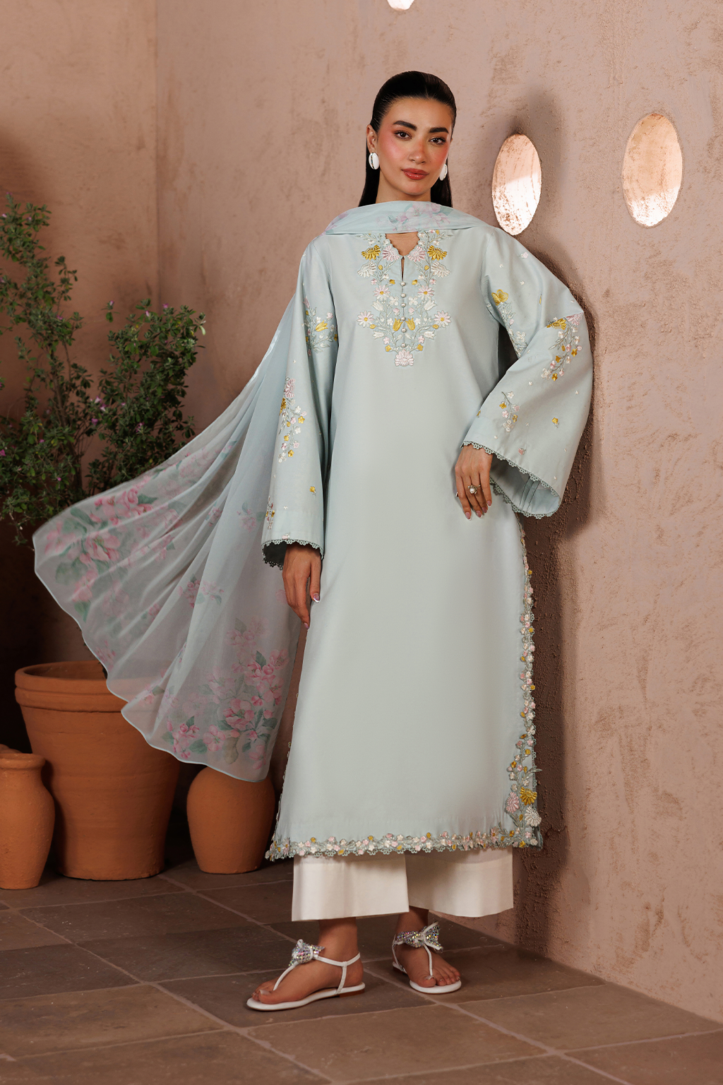 UE-696 Embroidered Lawn Main image