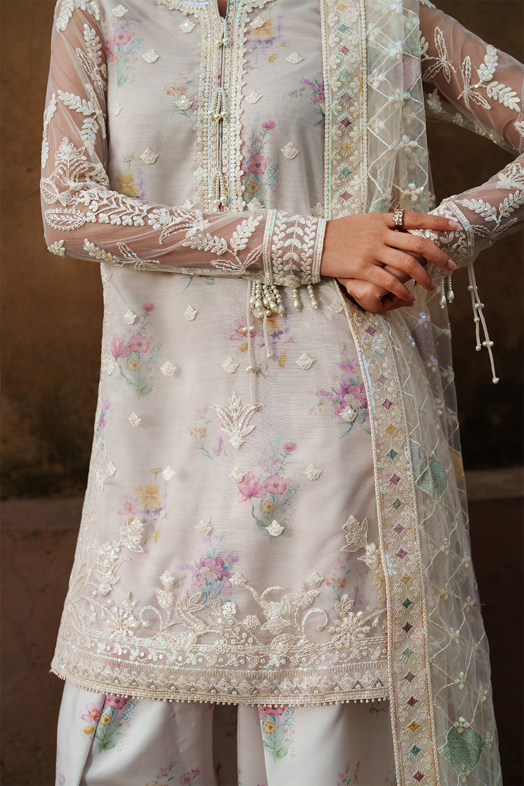 UE-534 Embroidered Net - Iznik