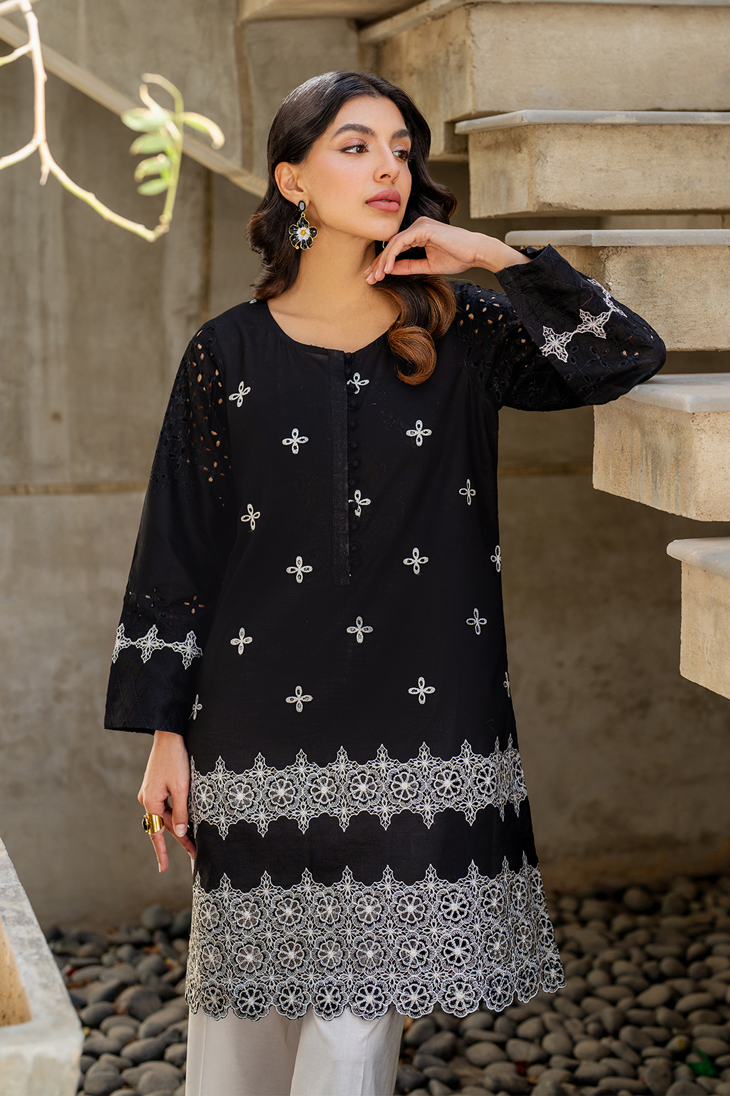 IP-271 Embroidered Lawn - Iznik