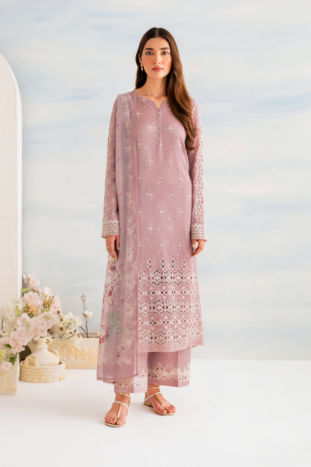 IGL-04 Embroidered Lawn - Iznik