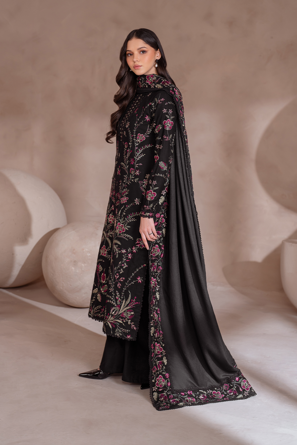 UE-380 Embroidered Khaddar - Iznik