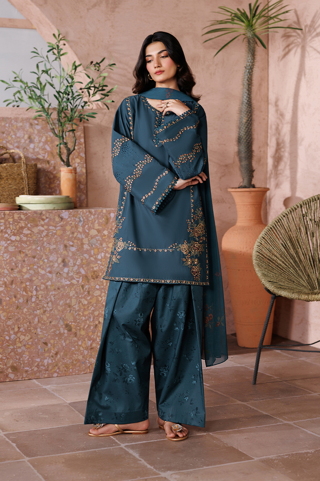 UE-701 Embroidered Lawn Main image
