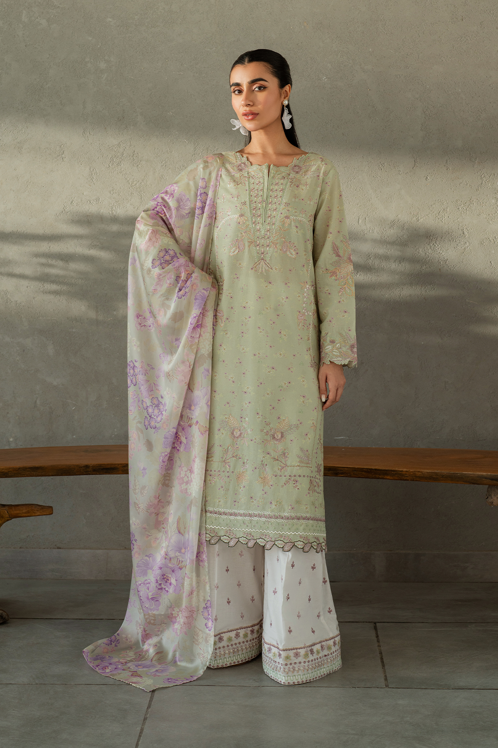 UE-405 Embroidered Lawn - Iznik