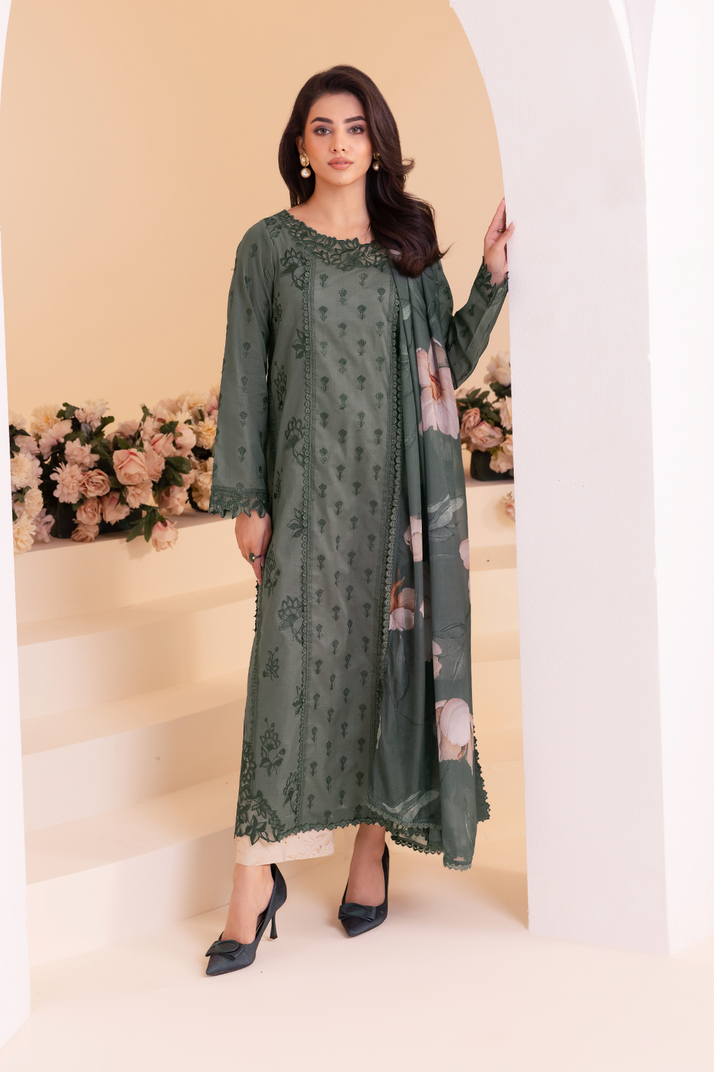UE-259 Embroidered Lawn - Iznik