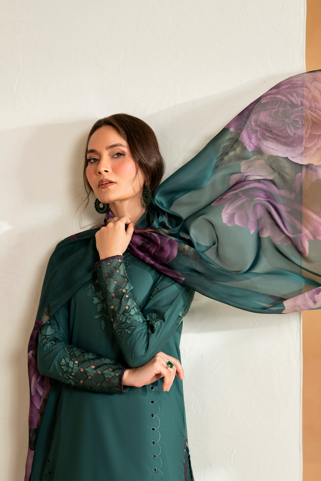 UE-468 Embroidered Lawn - Iznik