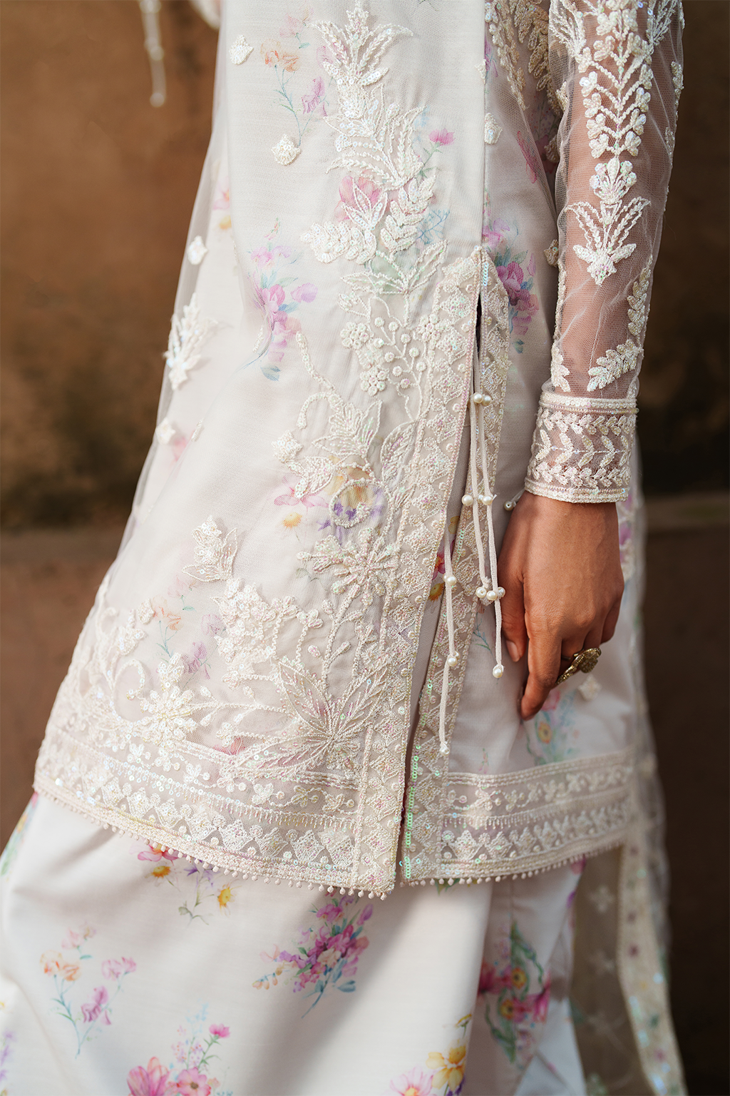 UE-534 Embroidered Net - Iznik