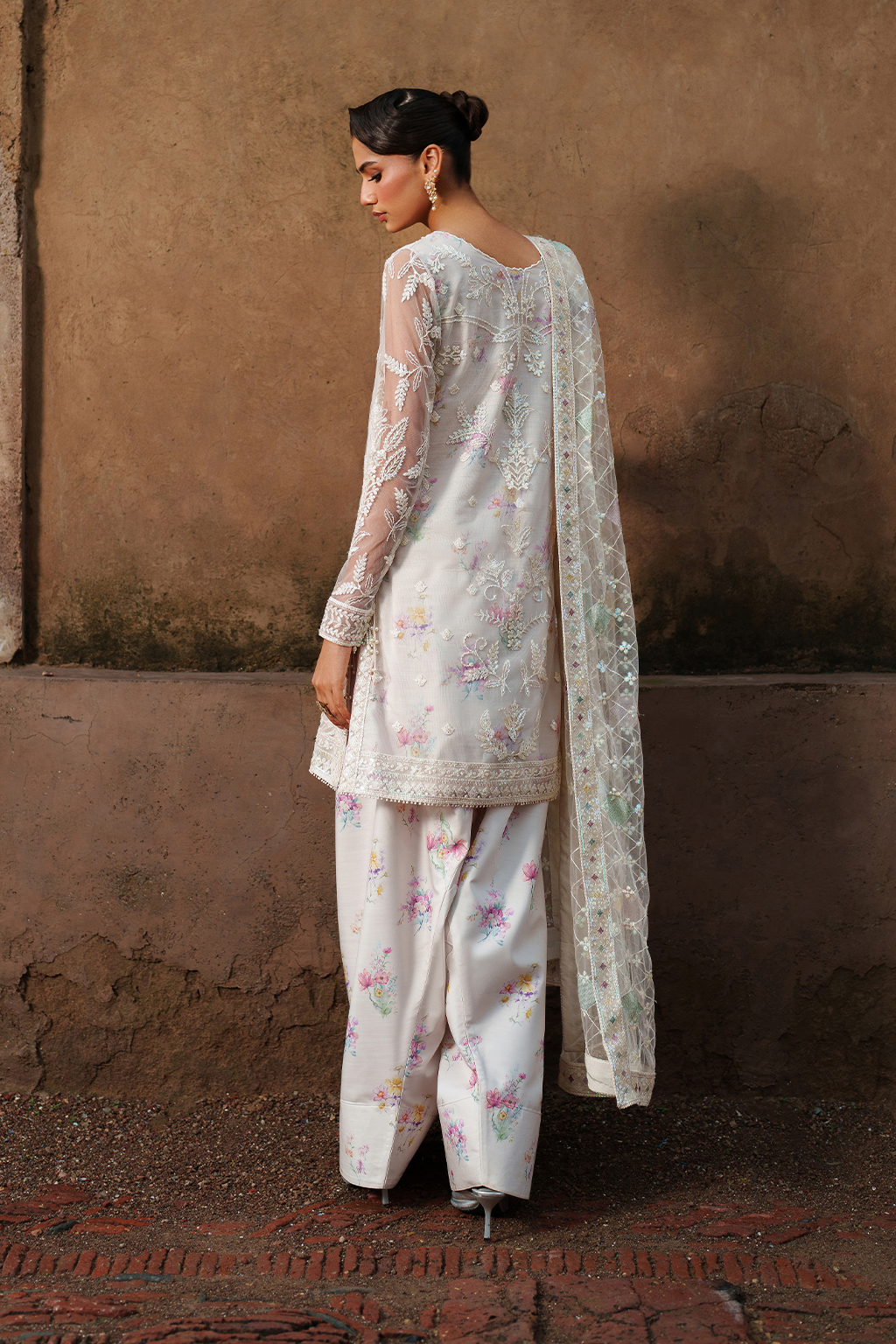 UE-534 Embroidered Net - Iznik