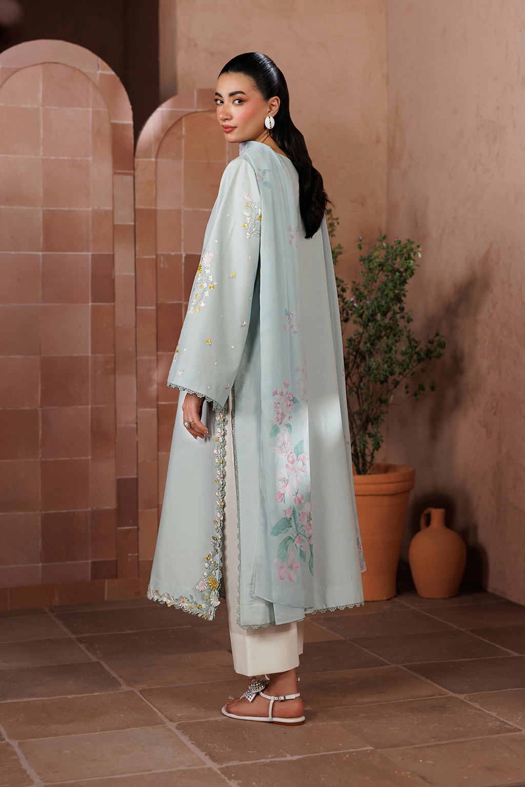 UE-696 Embroidered Lawn