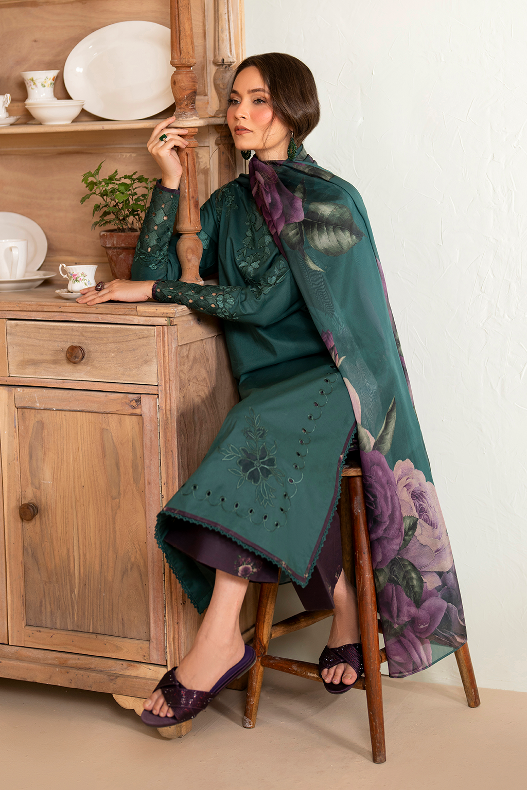 UE-468 Embroidered Lawn - Iznik