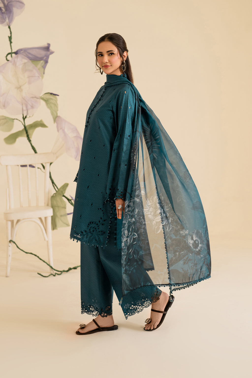 UE-421 Embroidered Textured Lawn - Iznik