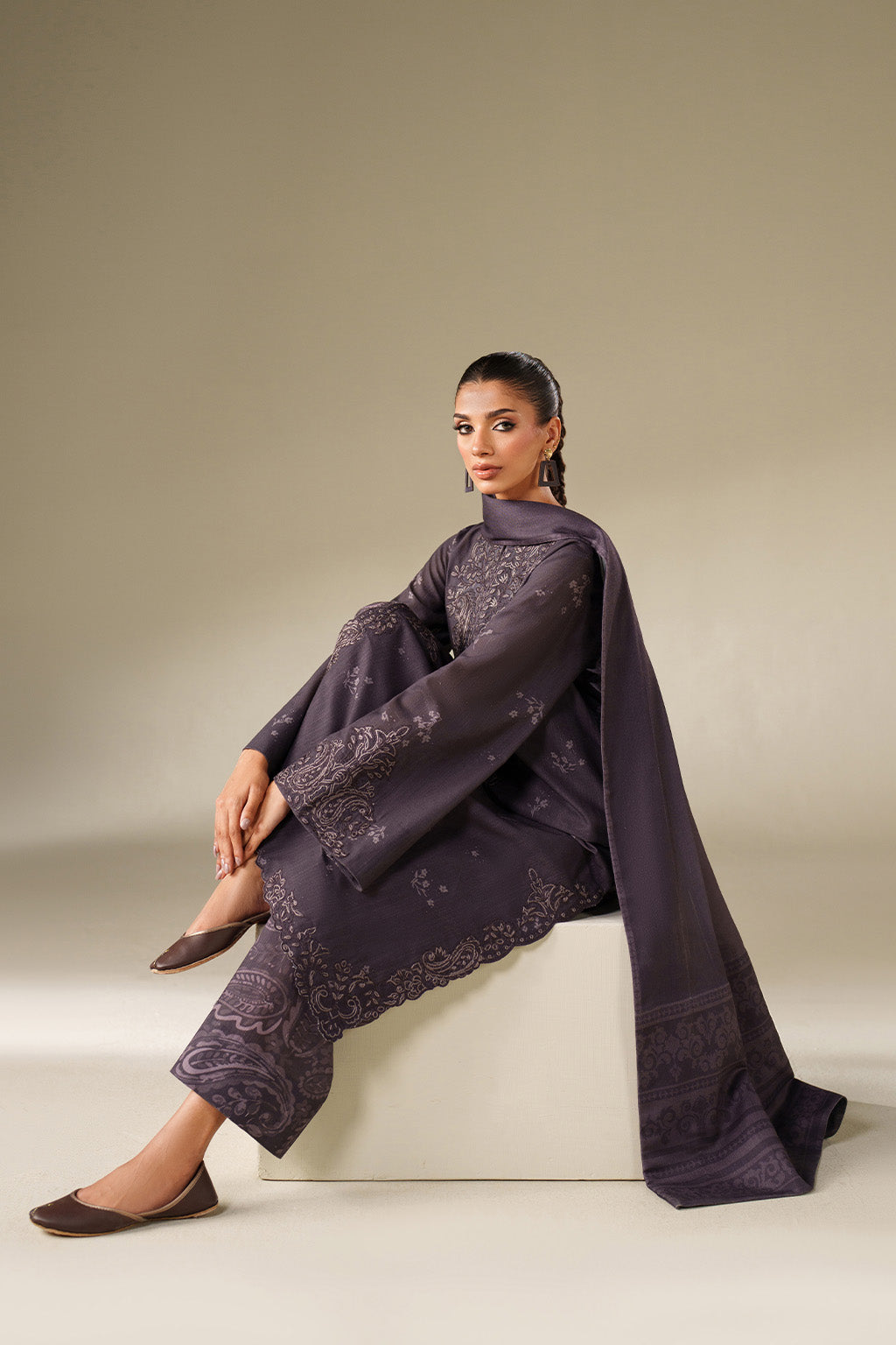UE-558 Printed Khaddar - Iznik