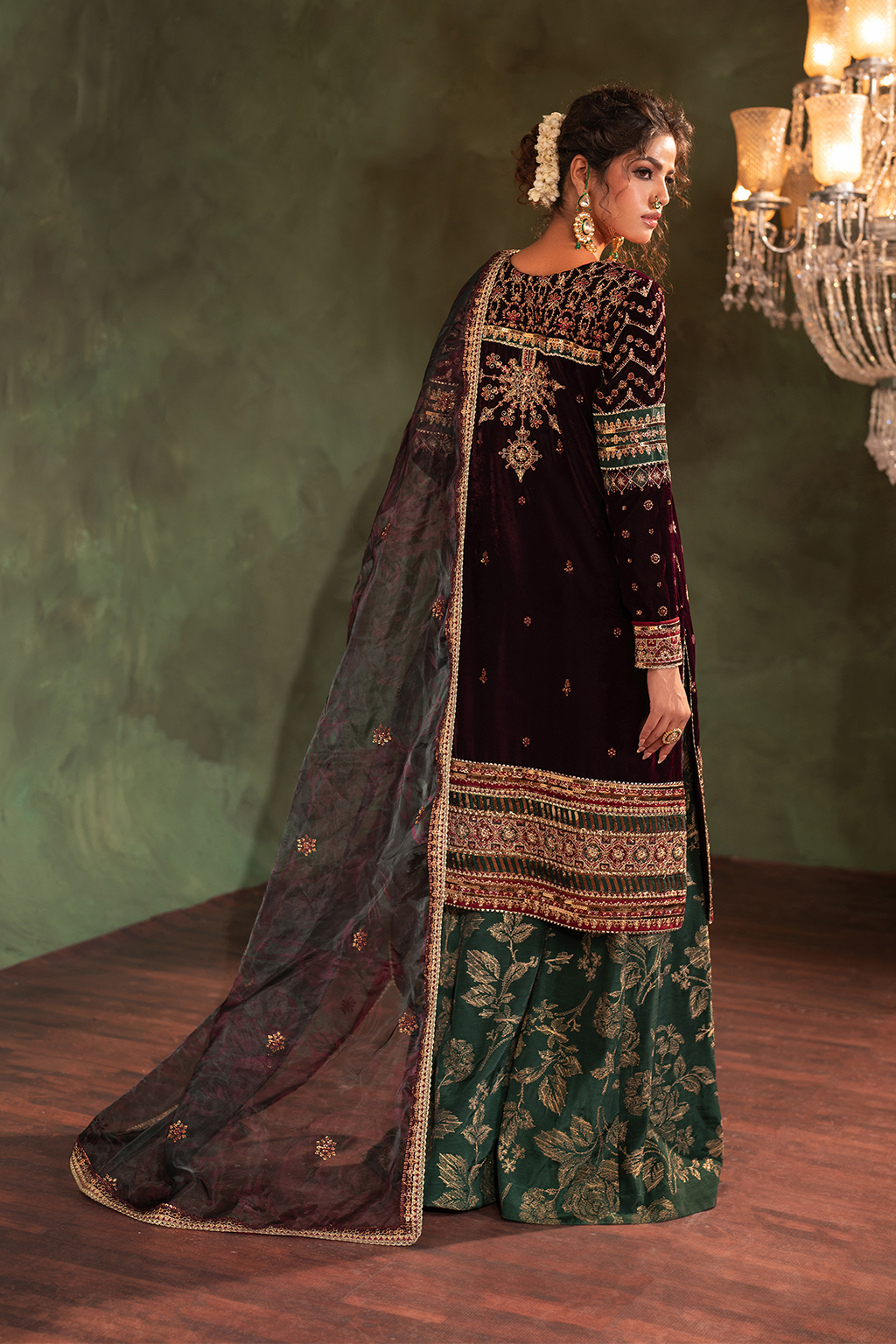 IV-43 Embroidered Velvet - Iznik