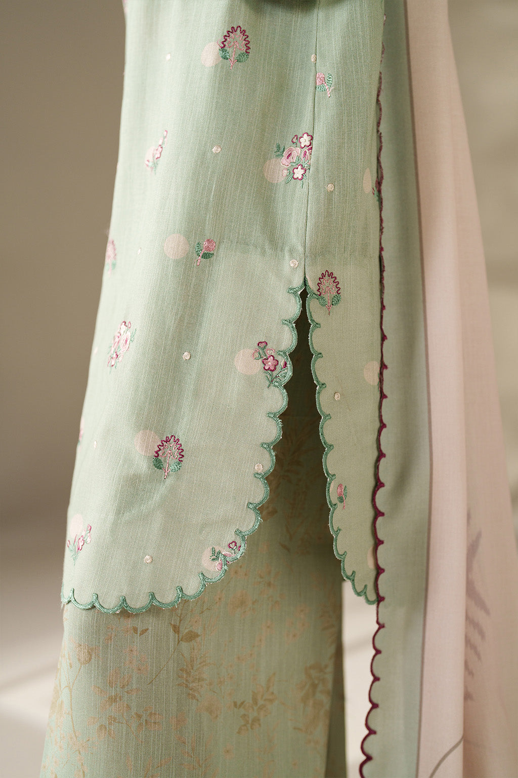 UE-563 Printed Khaddar