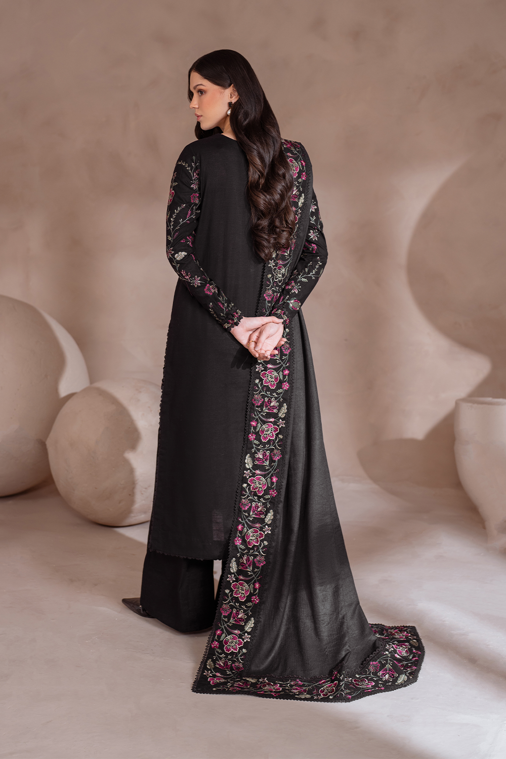 UE-380 Embroidered Khaddar - Iznik