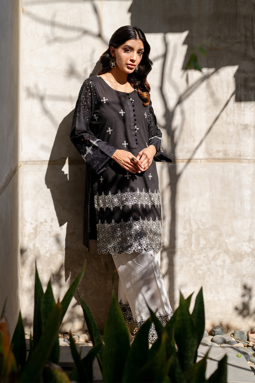 IP-271 Embroidered Lawn - Iznik