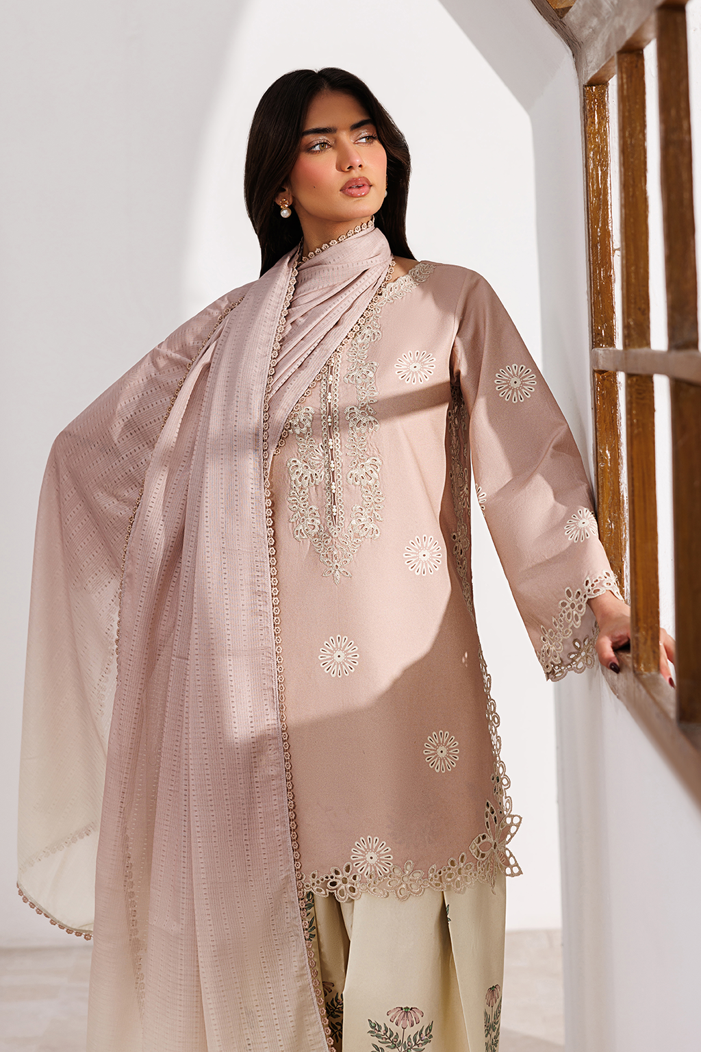 UE-640 Printed Lawn Secondary image